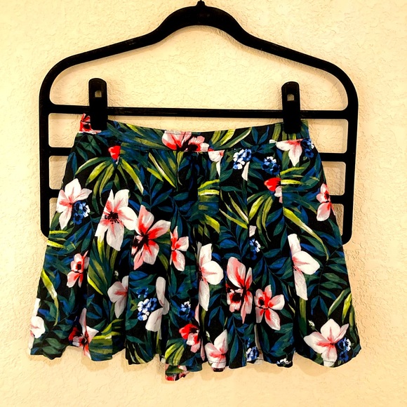 Hollister Pants - Hollister Pleated Skort - Tropical print, vintage, rare! XS NWOT